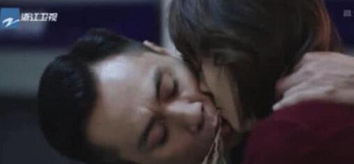 《在远方》刘烨马伊琍面条吻，网友：只有尴尬和油腻